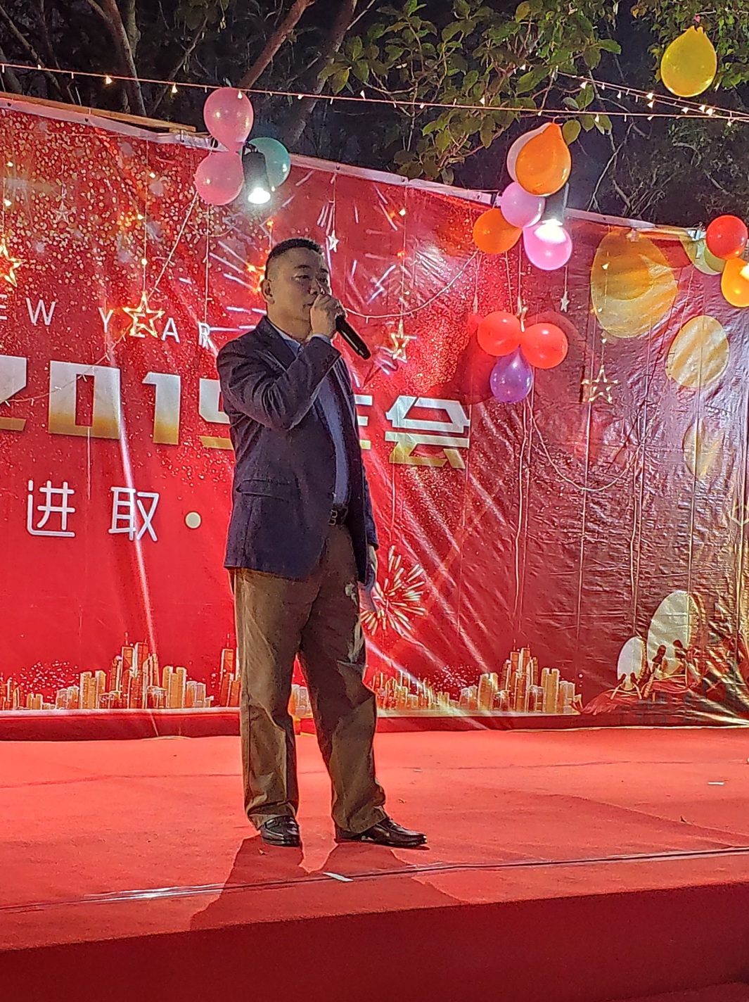 創(chuàng)紀錄鞏固核心優(yōu)勢，搶基建拓展綜合實力